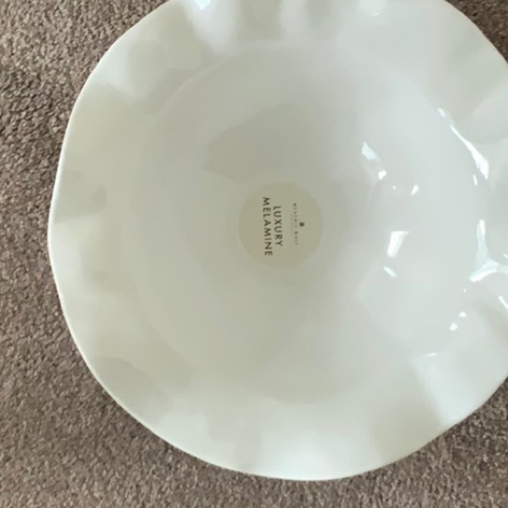 New with tags Beatriz Ball Havana serving bowls
12 in diameter - Picture 2 of 2
